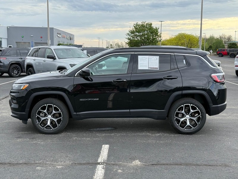 Jeep Compass Vehicle Full-screen Gallery Image 8