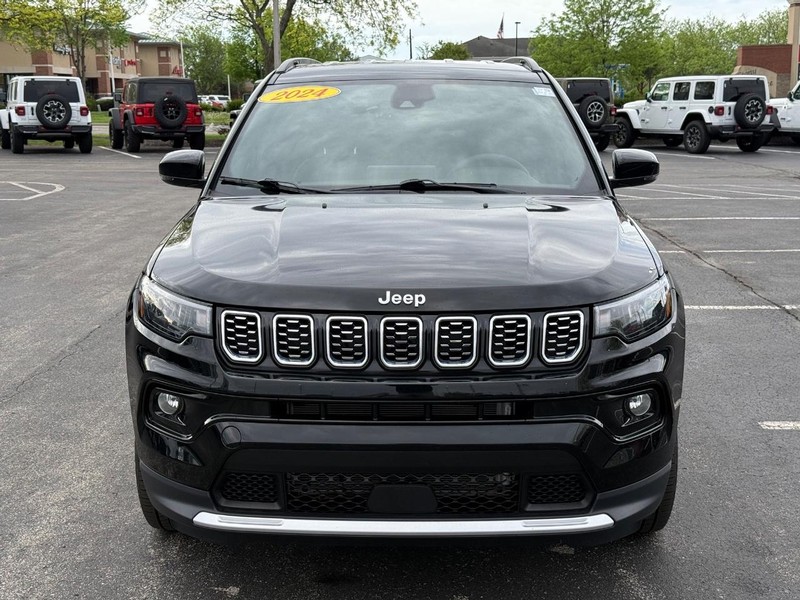 Jeep Compass Vehicle Full-screen Gallery Image 10