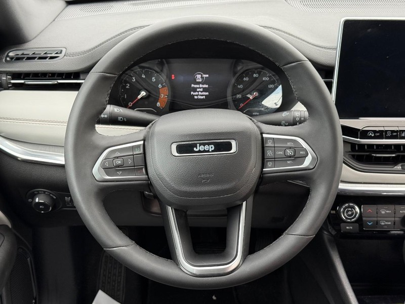 Jeep Compass Vehicle Full-screen Gallery Image 14