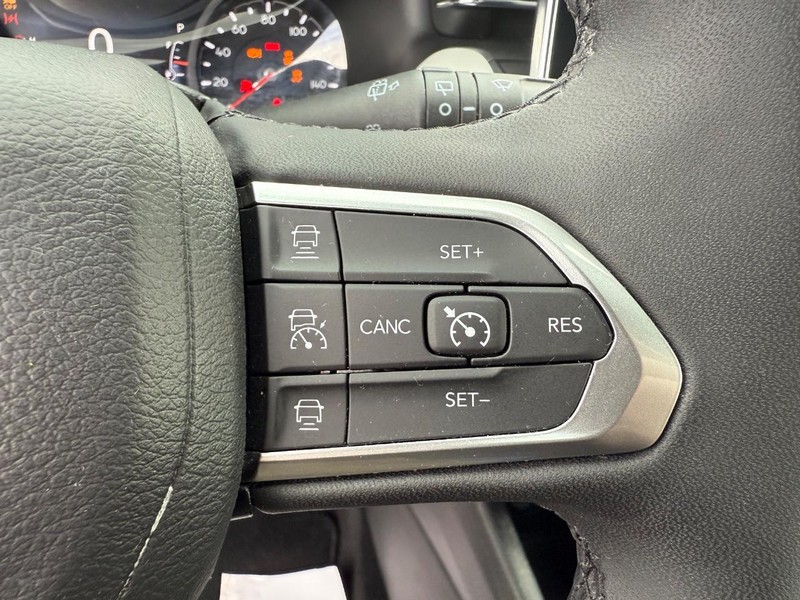 Jeep Compass Vehicle Full-screen Gallery Image 21