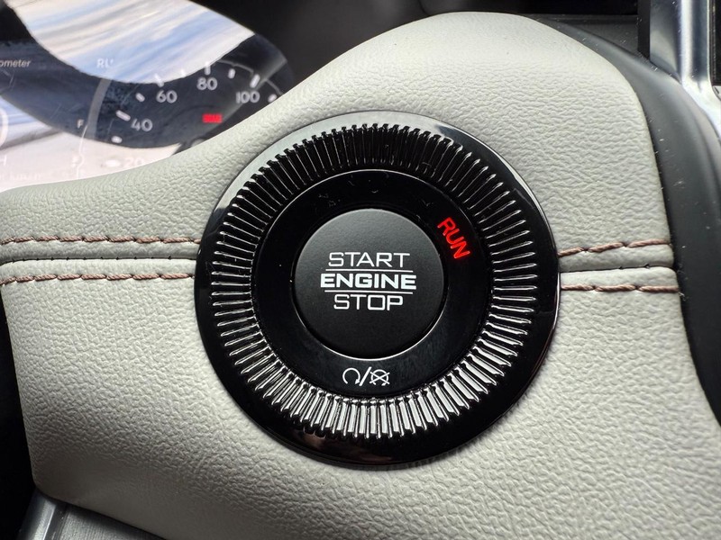 Jeep Compass Vehicle Full-screen Gallery Image 22