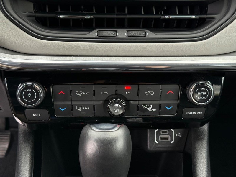 Jeep Compass Vehicle Full-screen Gallery Image 25