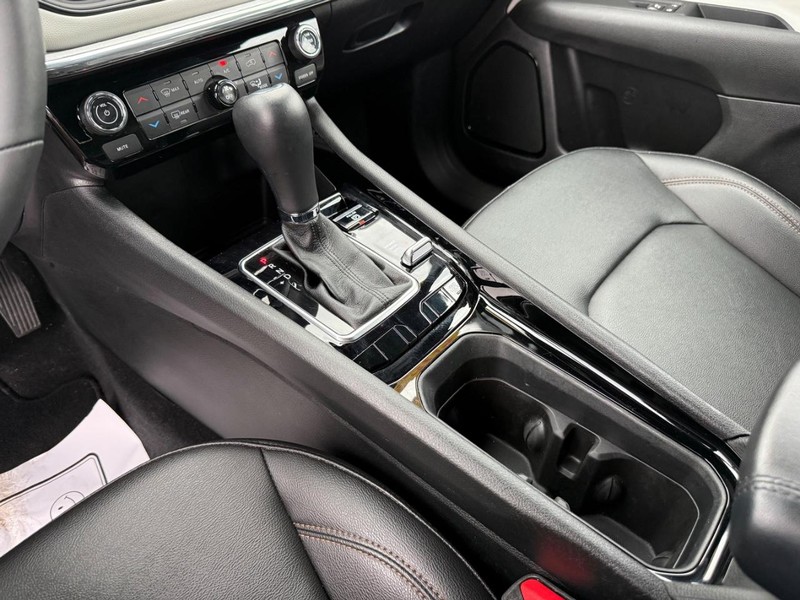 Jeep Compass Vehicle Full-screen Gallery Image 26