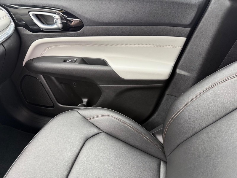 Jeep Compass Vehicle Full-screen Gallery Image 27