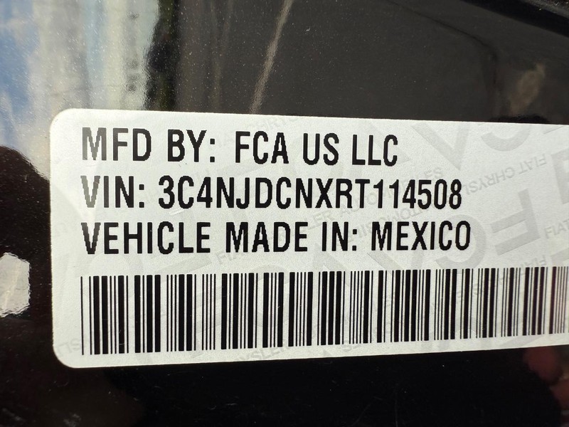 Jeep Compass Vehicle Full-screen Gallery Image 31