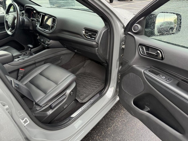 Dodge Durango Vehicle Full-screen Gallery Image 16