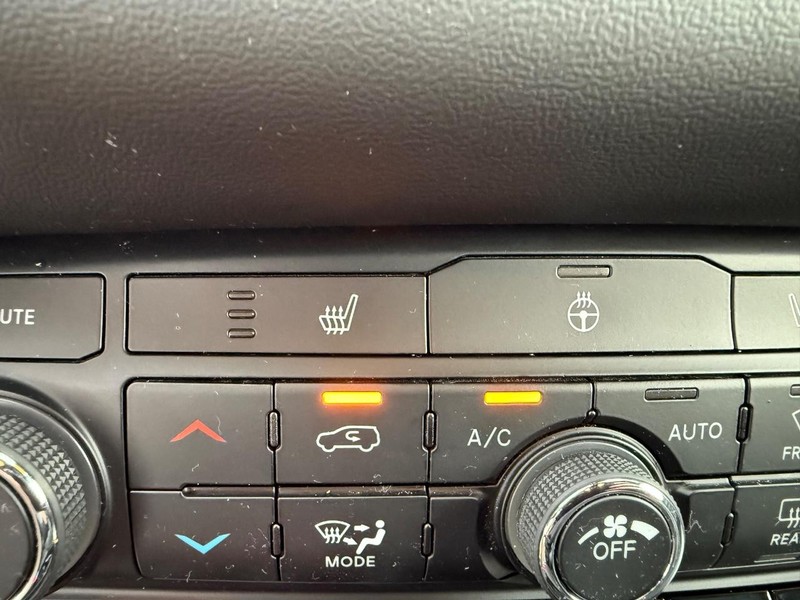 Dodge Durango Vehicle Full-screen Gallery Image 24