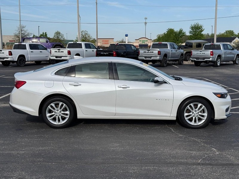 Chevrolet Malibu Vehicle Full-screen Gallery Image 02