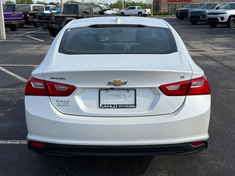 Chevrolet Malibu Vehicle Full-screen Gallery Image 04