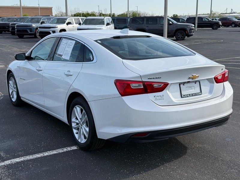 Chevrolet Malibu Vehicle Full-screen Gallery Image 05