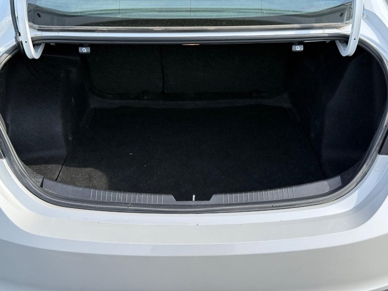 Chevrolet Malibu Vehicle Full-screen Gallery Image 07