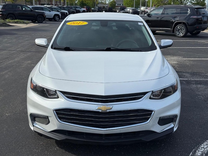 Chevrolet Malibu Vehicle Full-screen Gallery Image 09