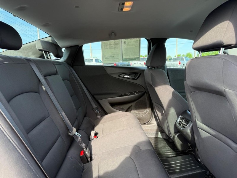 Chevrolet Malibu Vehicle Full-screen Gallery Image 10