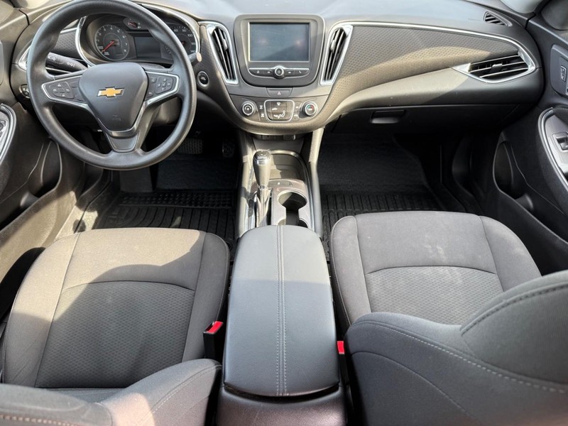 Chevrolet Malibu Vehicle Full-screen Gallery Image 12