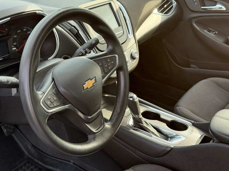 Chevrolet Malibu Vehicle Full-screen Gallery Image 18