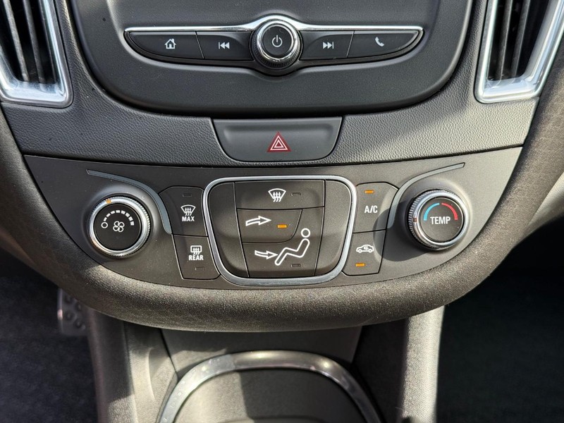 Chevrolet Malibu Vehicle Full-screen Gallery Image 24