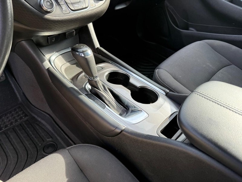 Chevrolet Malibu Vehicle Full-screen Gallery Image 25