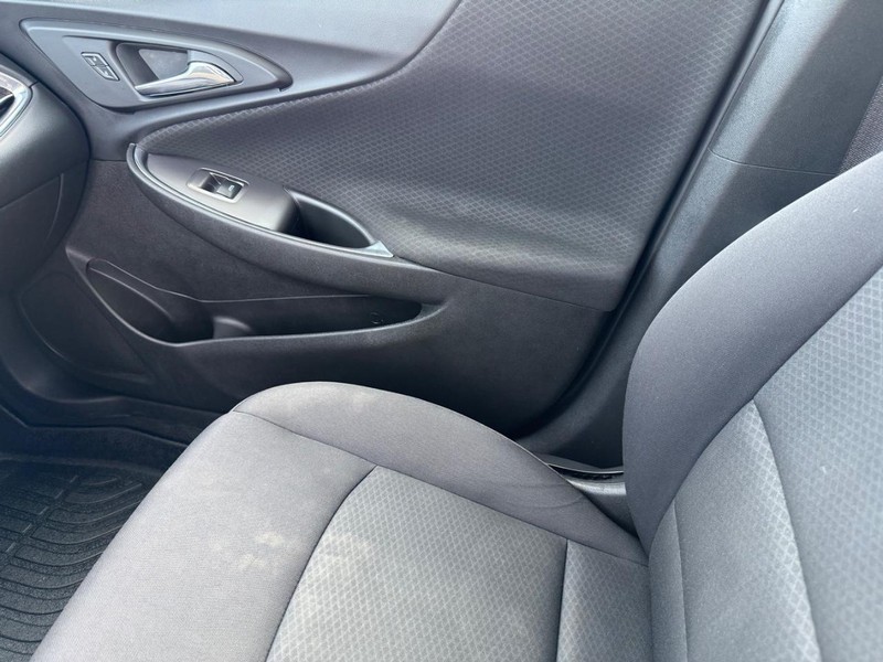 Chevrolet Malibu Vehicle Full-screen Gallery Image 26