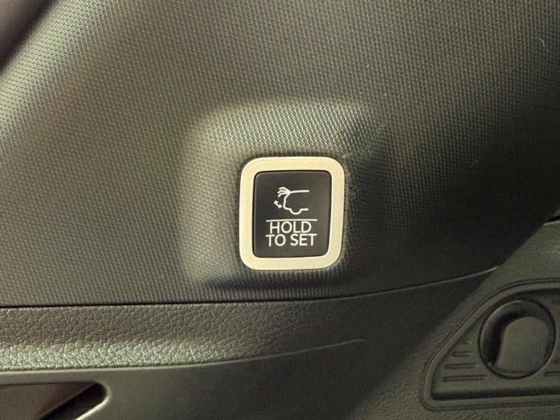 Jeep Grand Cherokee Vehicle Full-screen Gallery Image 8