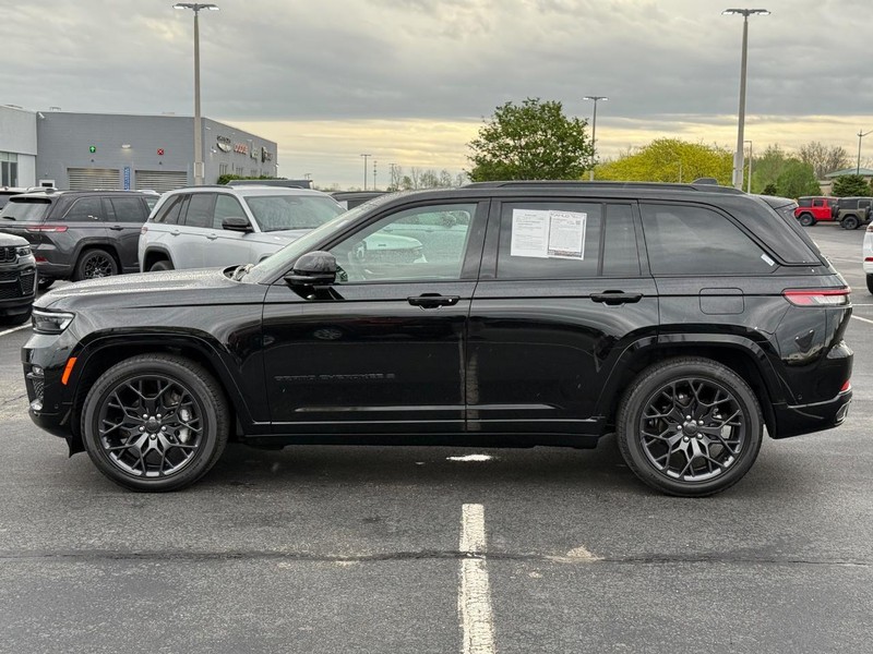 Jeep Grand Cherokee Vehicle Full-screen Gallery Image 9