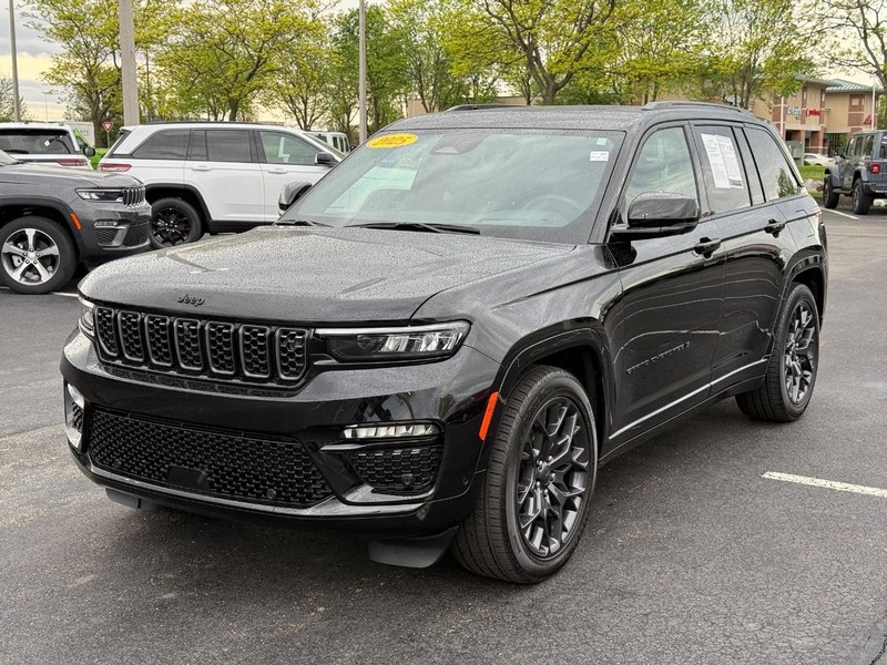 Jeep Grand Cherokee Vehicle Full-screen Gallery Image 10