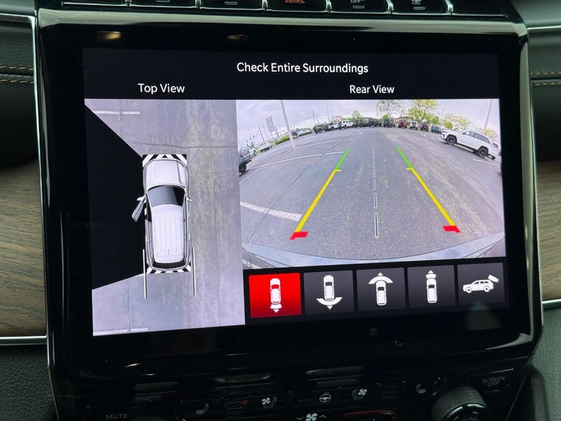 Jeep Grand Cherokee Vehicle Full-screen Gallery Image 27