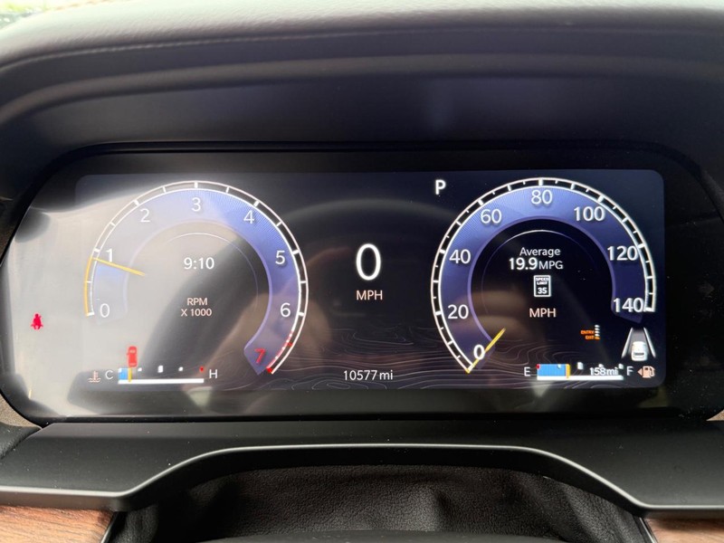 Jeep Grand Cherokee Vehicle Full-screen Gallery Image 32