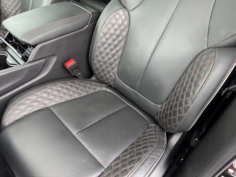 Jeep Grand Cherokee Vehicle Full-screen Gallery Image 34