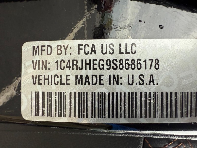 Jeep Grand Cherokee Vehicle Full-screen Gallery Image 35