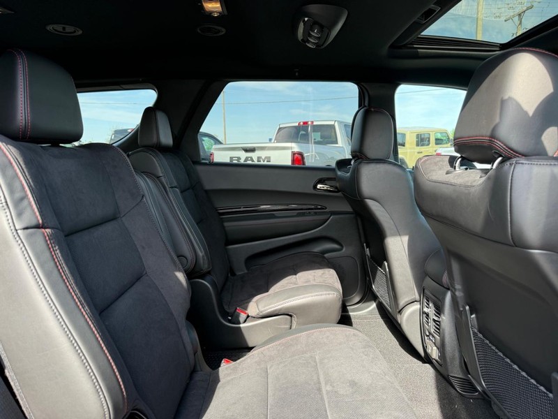 Dodge Durango Vehicle Full-screen Gallery Image 12