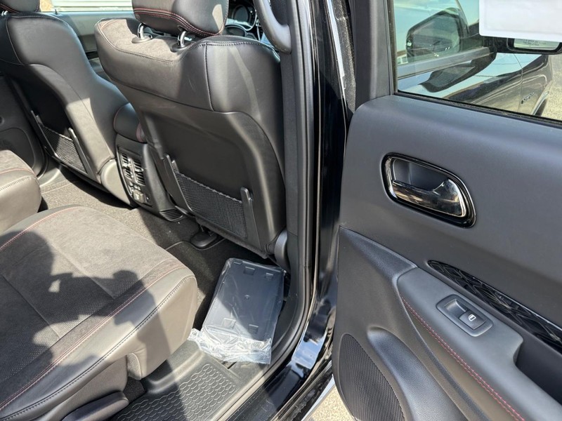 Dodge Durango Vehicle Full-screen Gallery Image 13