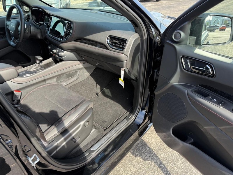 Dodge Durango Vehicle Full-screen Gallery Image 17