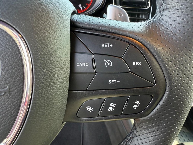 Dodge Durango Vehicle Full-screen Gallery Image 23