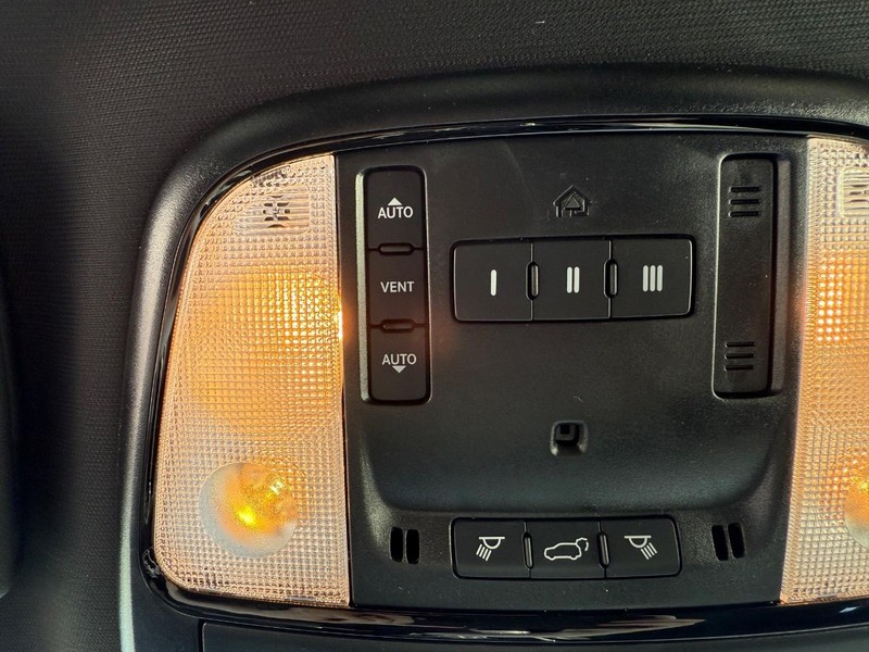 Dodge Durango Vehicle Full-screen Gallery Image 31