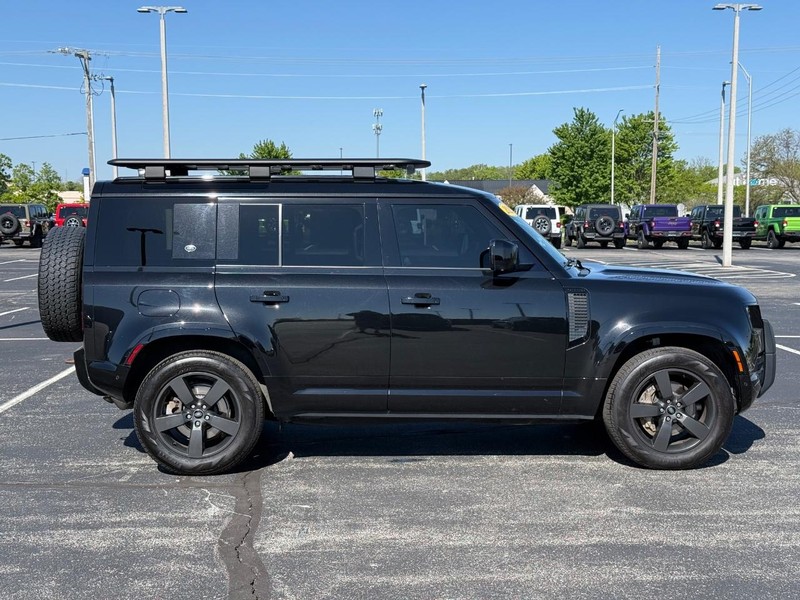 Land Rover Defender Vehicle Full-screen Gallery Image 2