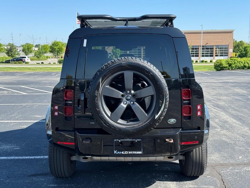 Land Rover Defender Vehicle Full-screen Gallery Image 4