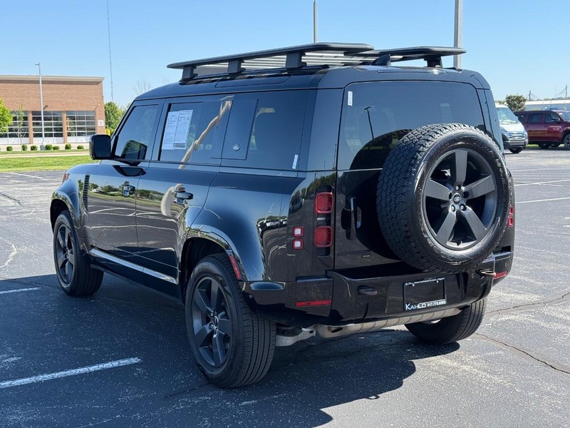 Land Rover Defender Vehicle Full-screen Gallery Image 5