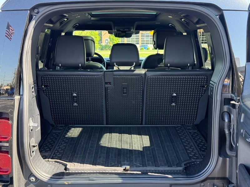 Land Rover Defender Vehicle Full-screen Gallery Image 7
