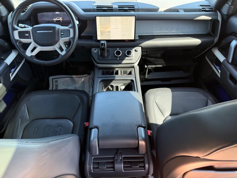Land Rover Defender Vehicle Full-screen Gallery Image 13