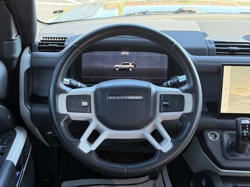 Land Rover Defender Vehicle Full-screen Gallery Image 14