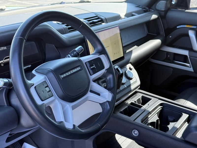 Land Rover Defender Vehicle Full-screen Gallery Image 18