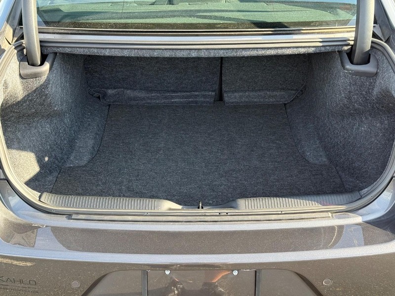 Dodge Charger Vehicle Full-screen Gallery Image 07