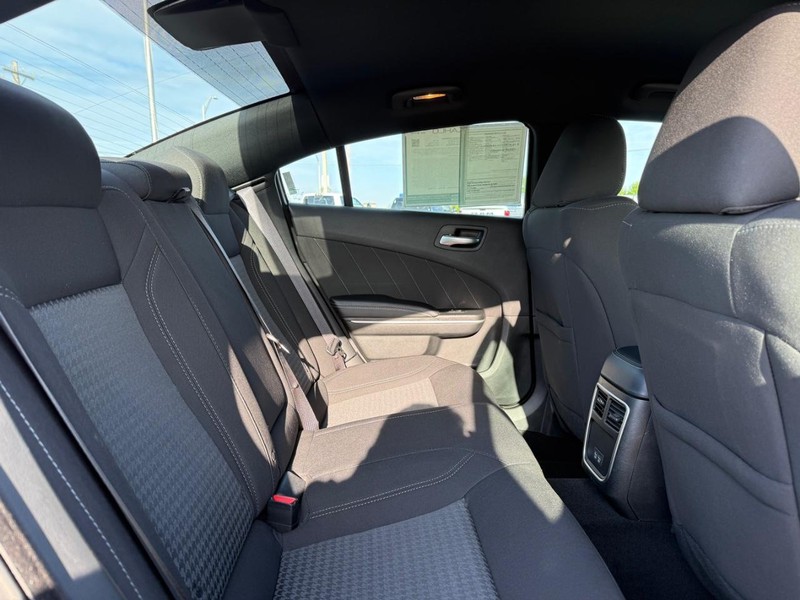 Dodge Charger Vehicle Full-screen Gallery Image 10