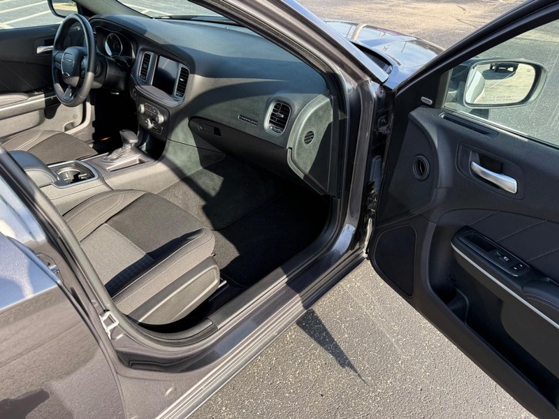 Dodge Charger Vehicle Full-screen Gallery Image 14
