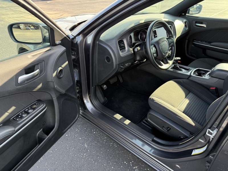 Dodge Charger Vehicle Full-screen Gallery Image 16