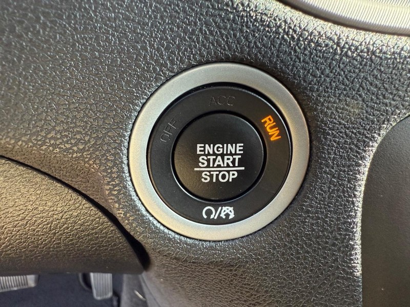 Dodge Charger Vehicle Full-screen Gallery Image 21