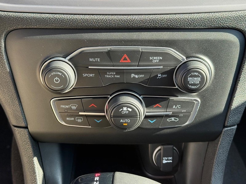 Dodge Charger Vehicle Full-screen Gallery Image 25
