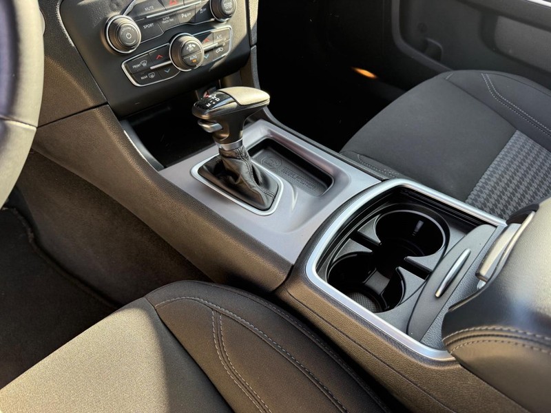 Dodge Charger Vehicle Full-screen Gallery Image 26