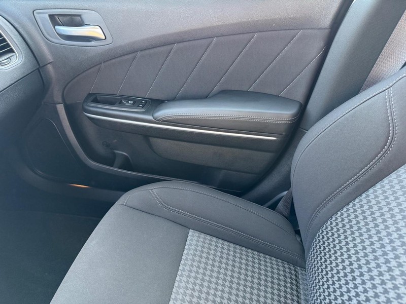 Dodge Charger Vehicle Full-screen Gallery Image 27