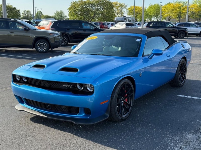 Dodge Challenger Vehicle Full-screen Gallery Image 8